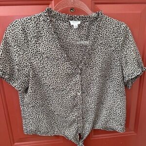 Le Lis Leopard Print Ruffle Blouse with tie front size medium